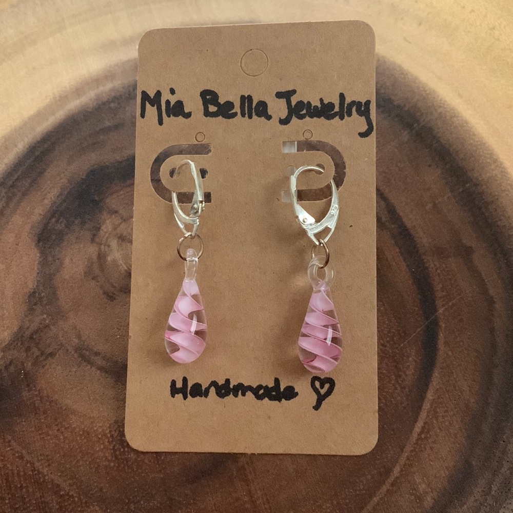Tear drop Glass Bead Pink/Clear Lever Back